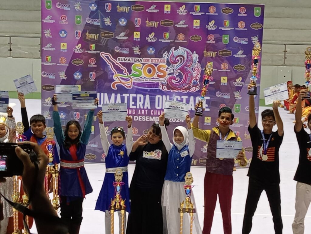 WhatsApp-Image-2024-12-30-at-13.36.39-1024x771 Pembagian Hadiah Pemenang Sumatera on Stage Marching Art Championship III 2924