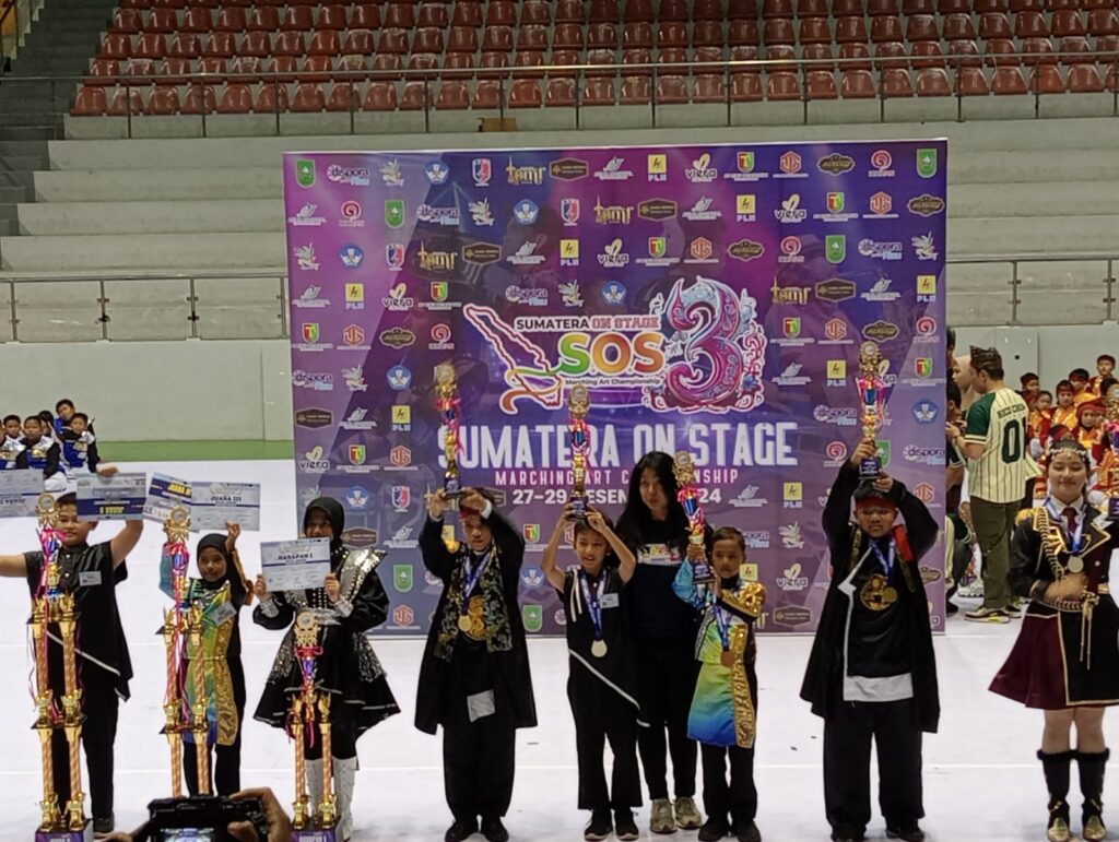 WhatsApp-Image-2024-12-30-at-13.36.40-1-1024x771 Pembagian Hadiah Pemenang Sumatera on Stage Marching Art Championship III 2924